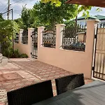 Δωμάτια σε οικογενειακή κατοικία Casa Eduard *